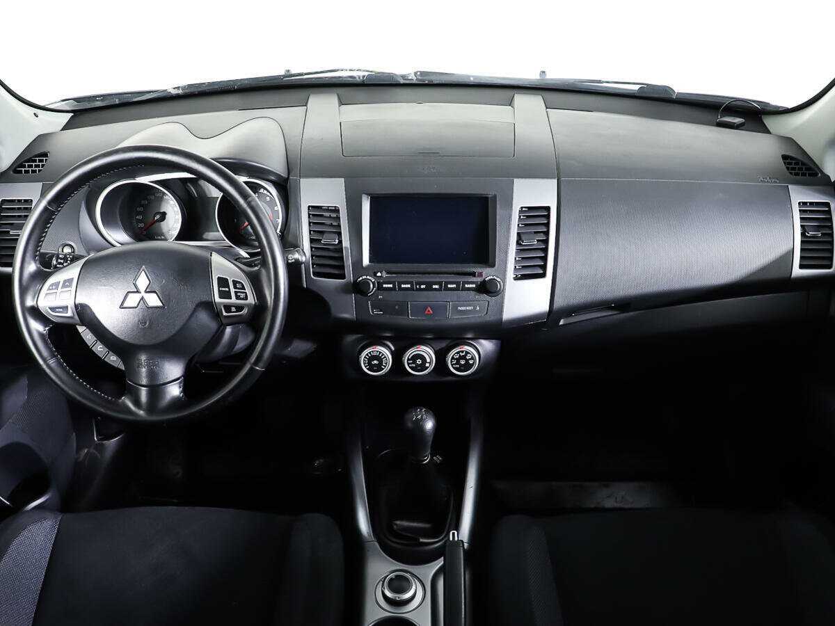 Купить Mitsubishi Outlander с пробегом. Фото: #10