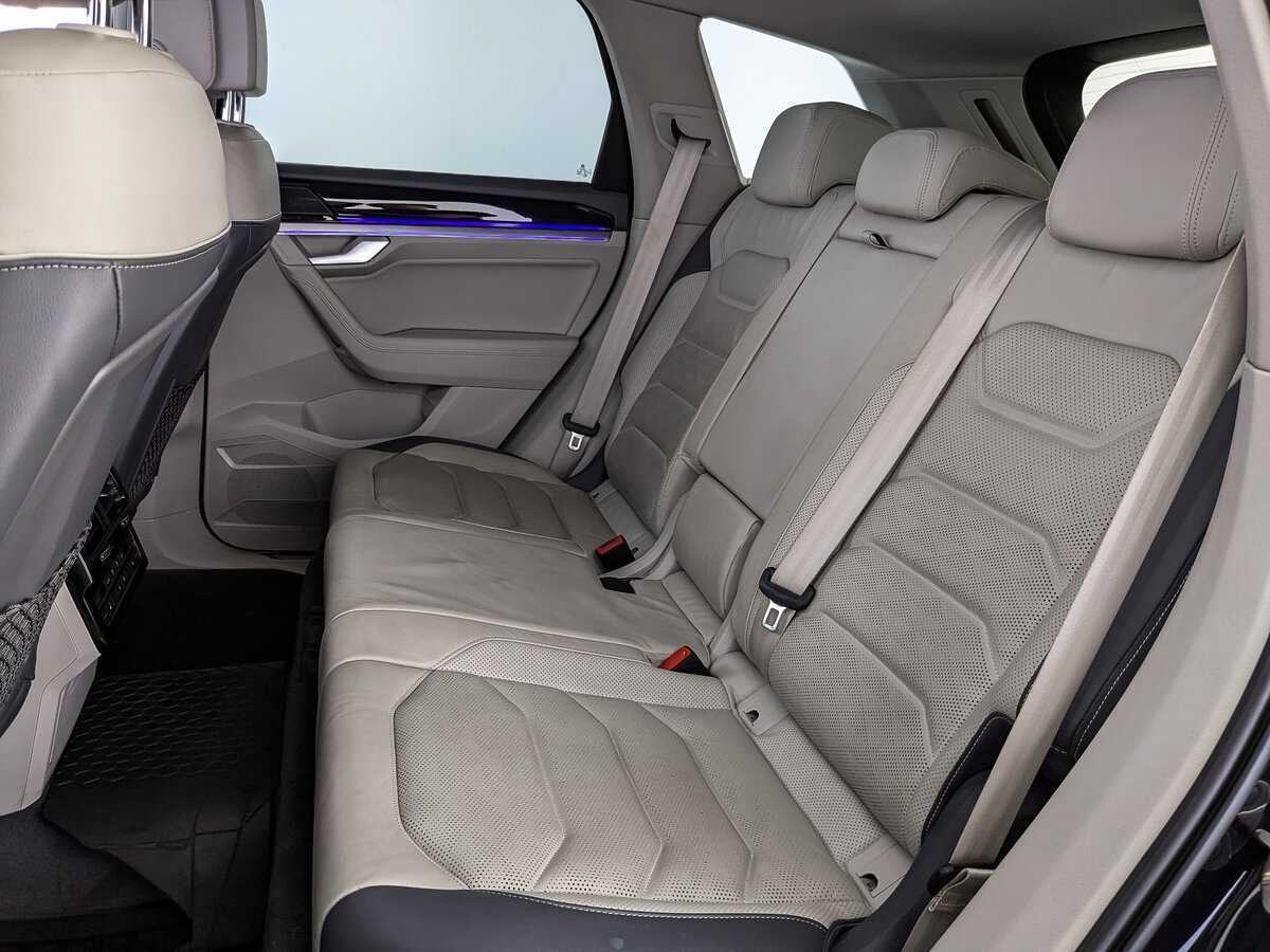 Купить Volkswagen Touareg с пробегом. Фото: #11