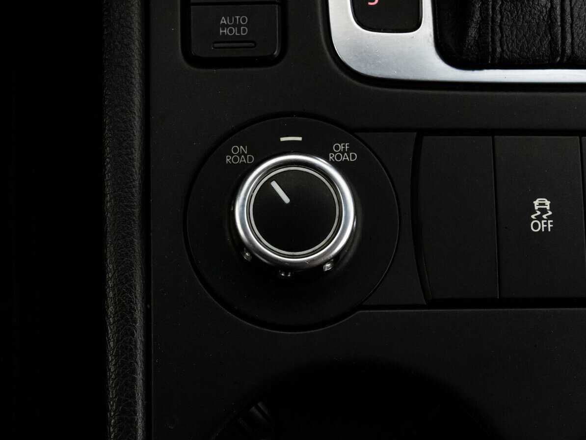Купить Volkswagen Touareg с пробегом. Фото: #16