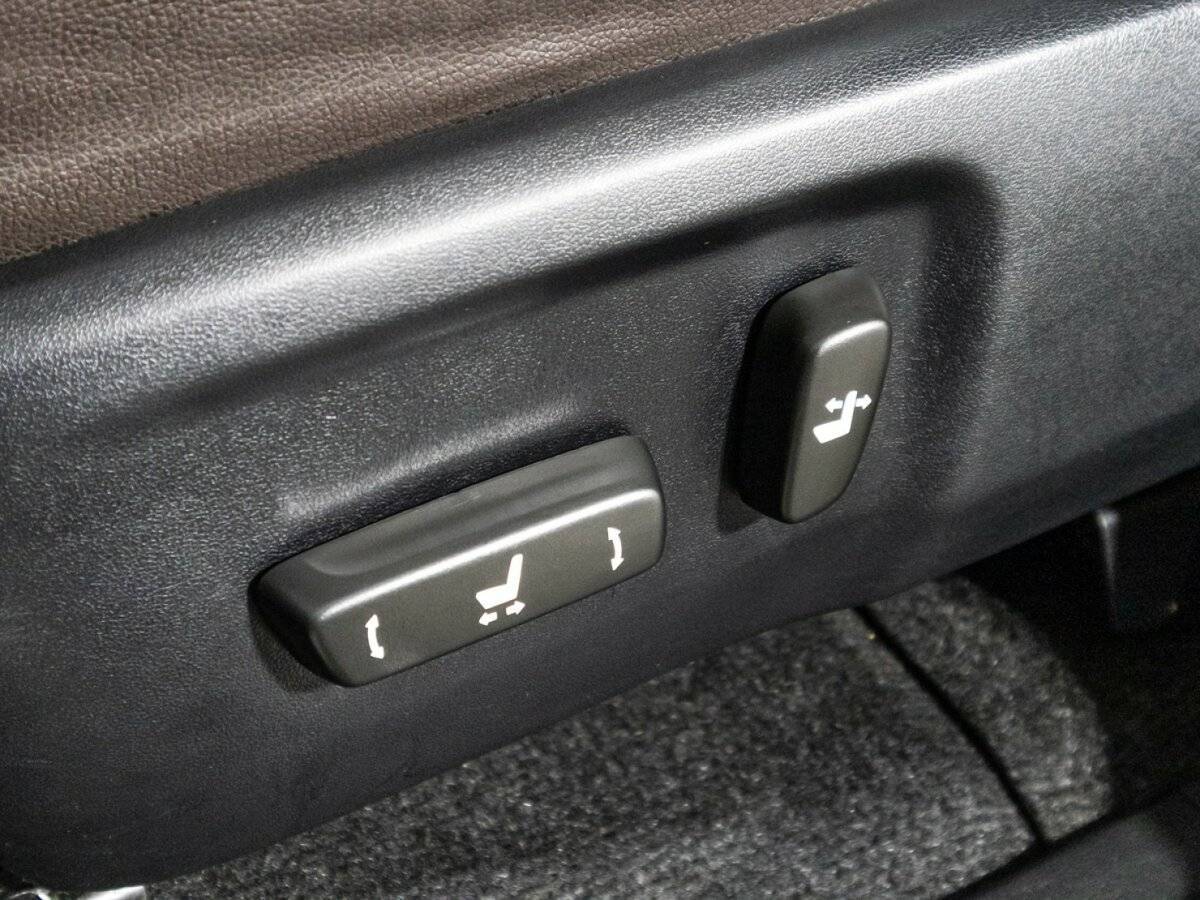 Купить Toyota Fortuner с пробегом. Фото: #15