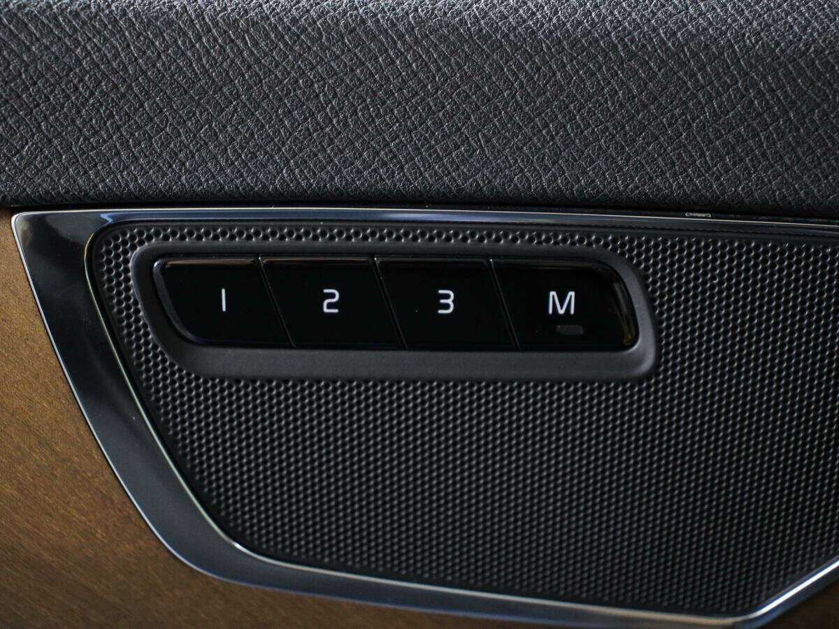 Купить Volvo XC90 с пробегом. Фото: #17