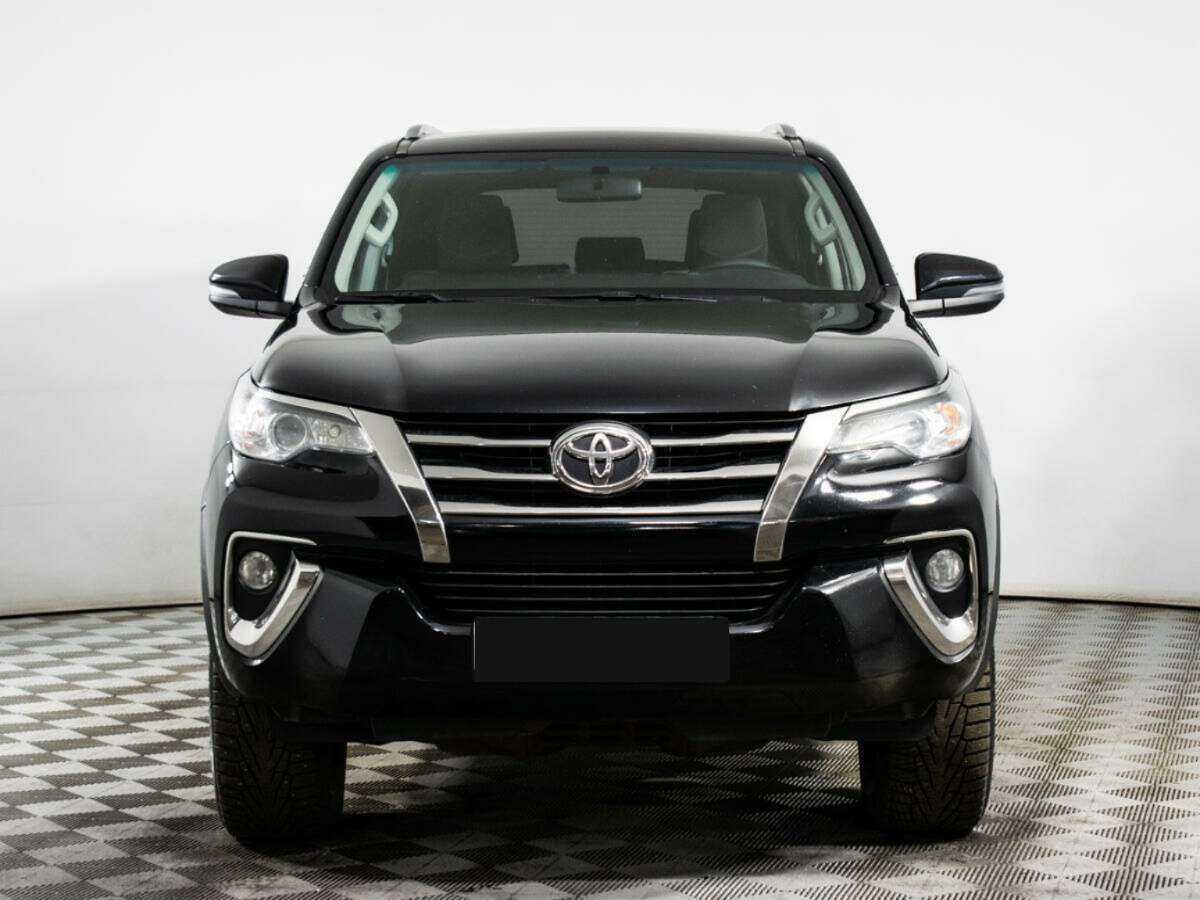 Купить Toyota Fortuner с пробегом. Фото: #1