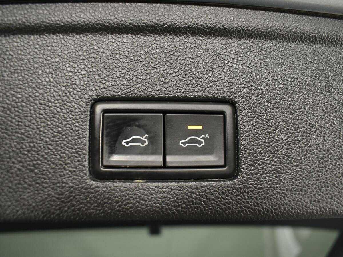 Купить Volkswagen Touareg с пробегом. Фото: #19