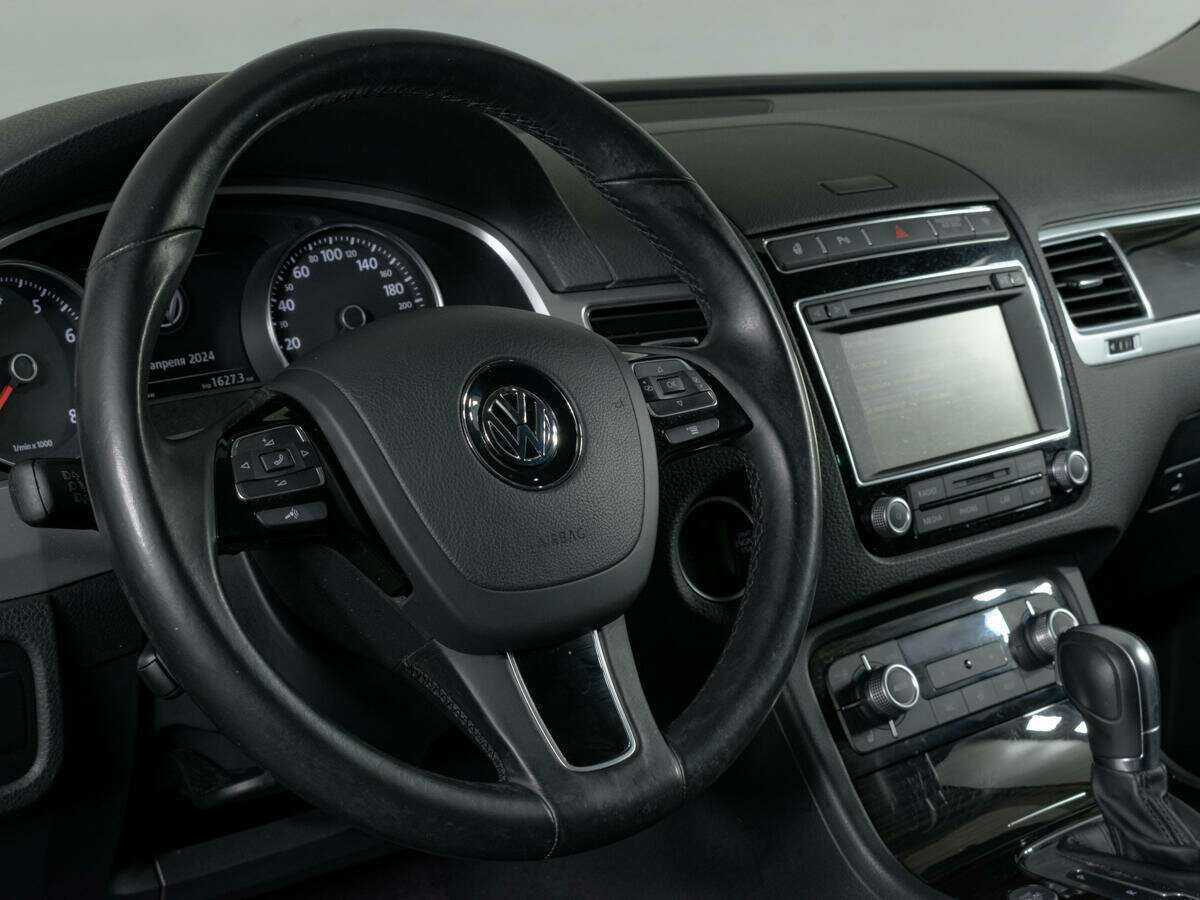 Купить Volkswagen Touareg с пробегом. Фото: #13