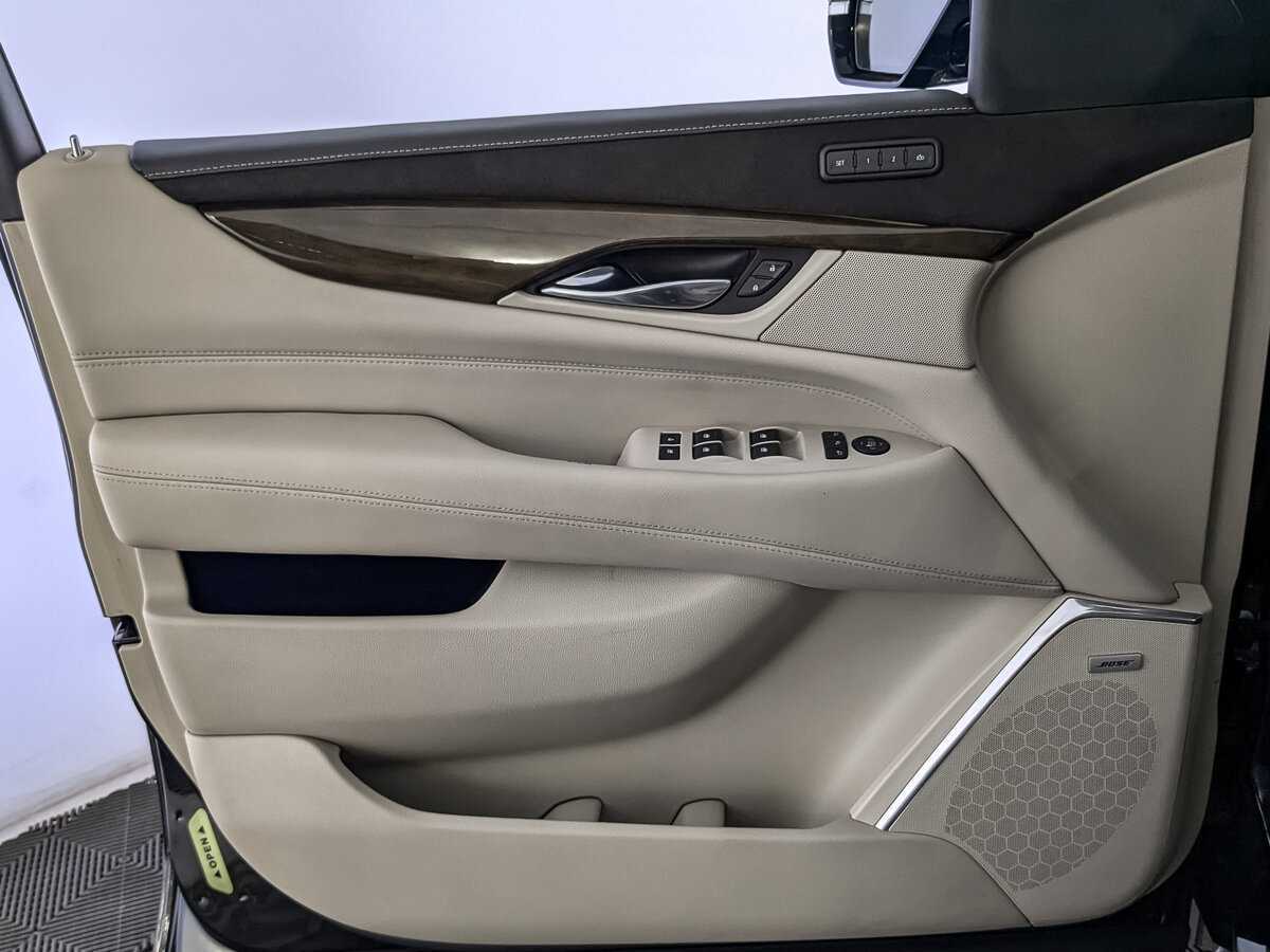 Купить Cadillac Escalade с пробегом. Фото: #18
