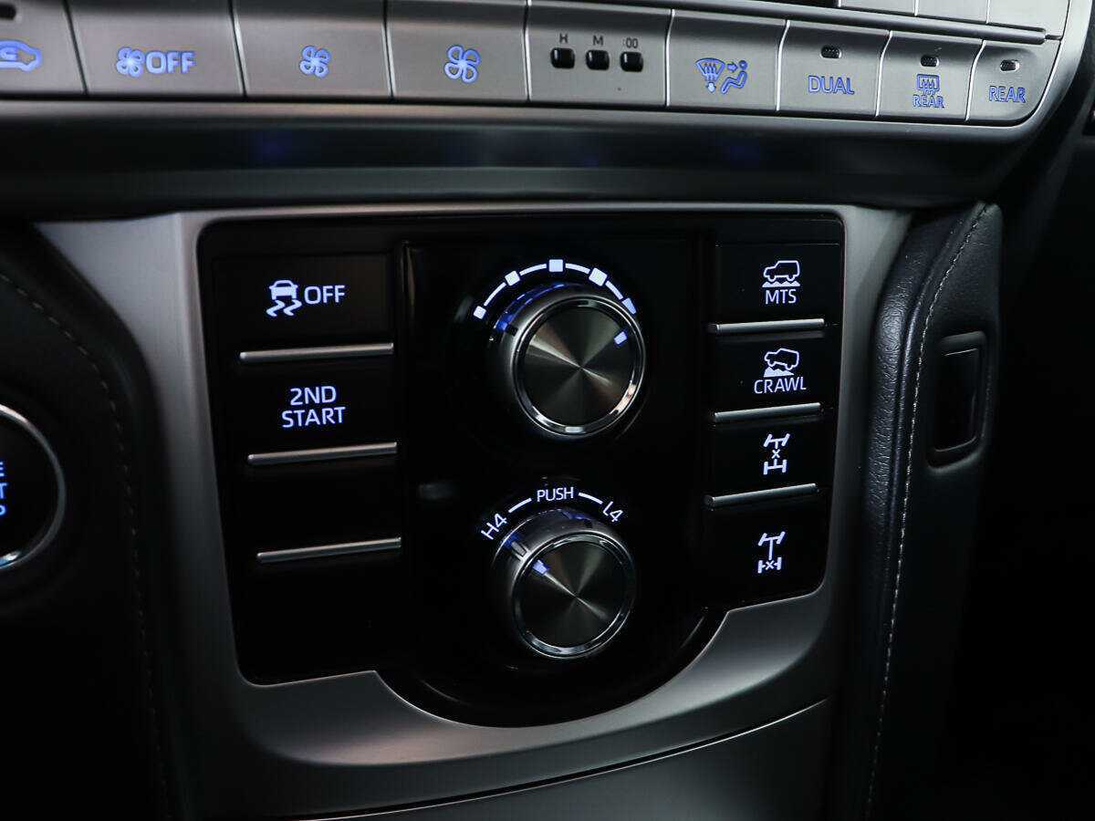 Купить Toyota Land Cruiser Prado с пробегом. Фото: #17