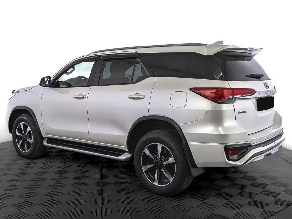 Купить Toyota Fortuner с пробегом. Фото: #6