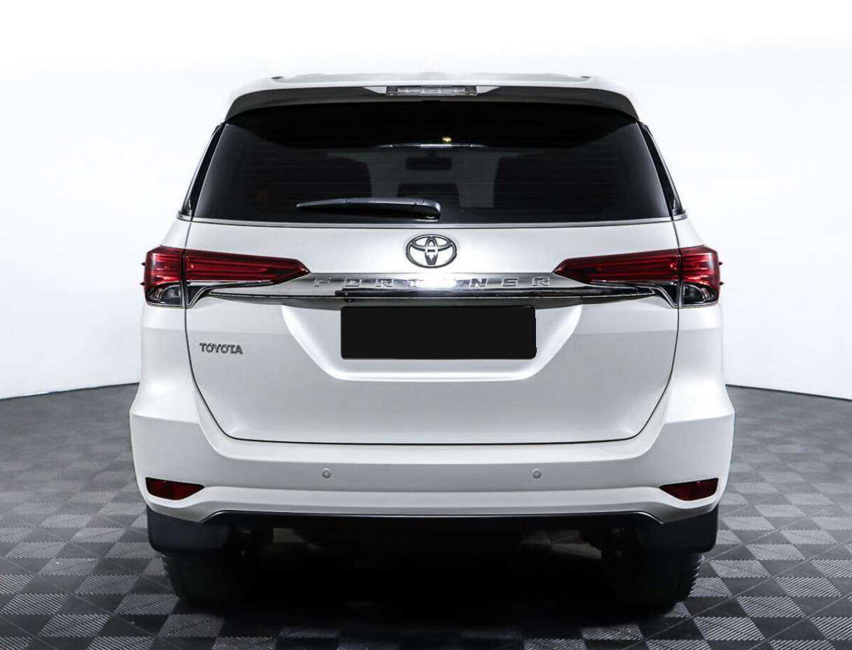 Купить Toyota Fortuner с пробегом. Фото: #5