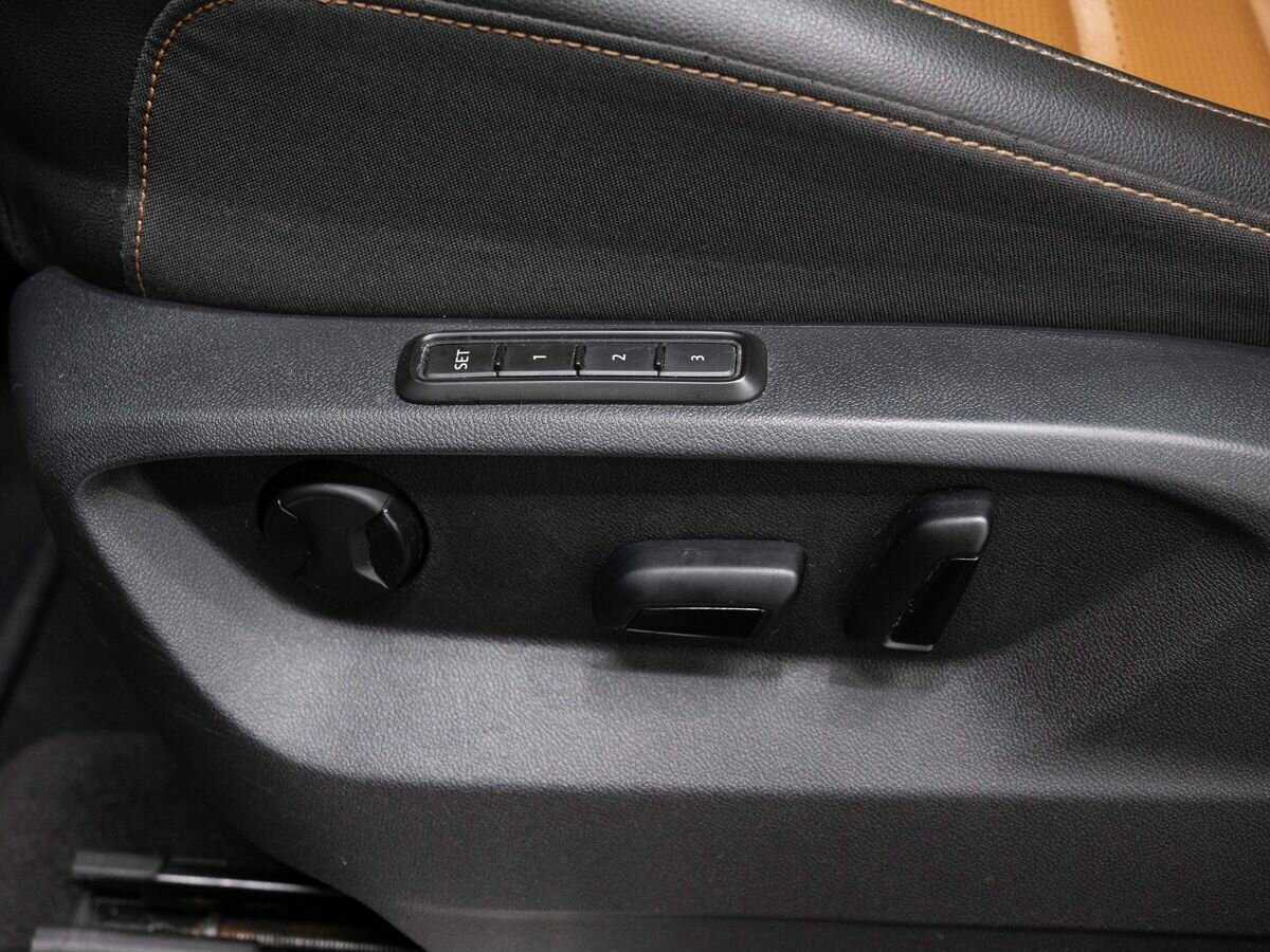 Купить Volkswagen Teramont с пробегом. Фото: #17