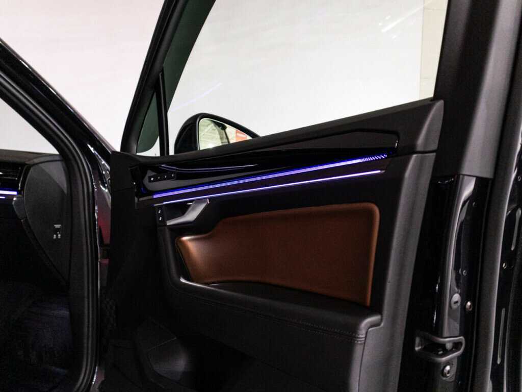 Купить Volkswagen Touareg с пробегом. Фото: #26