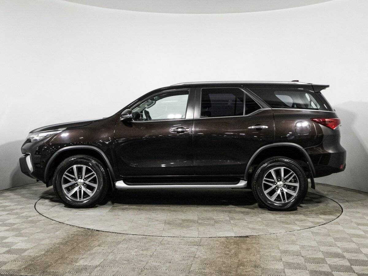 Купить Toyota Fortuner с пробегом. Фото: #7