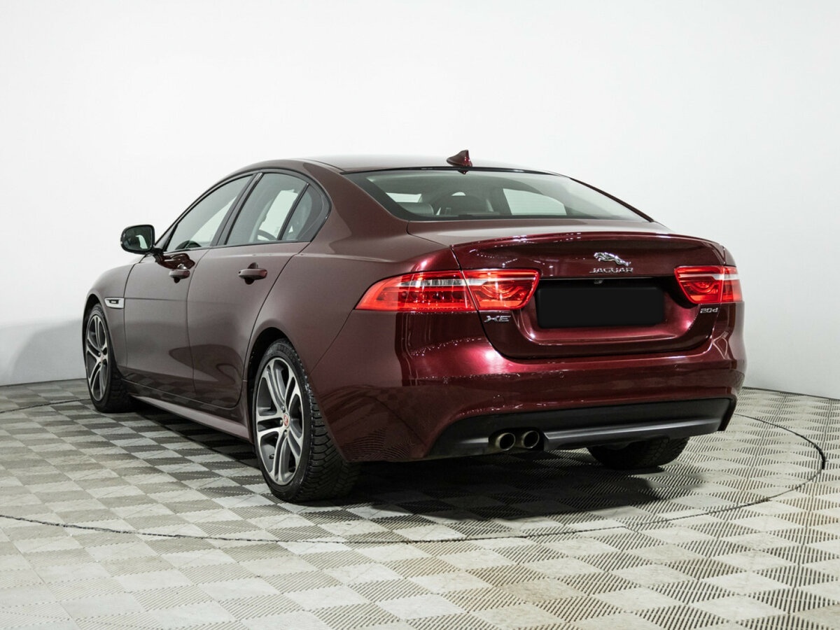 Купить Jaguar XE с пробегом. Фото: #5