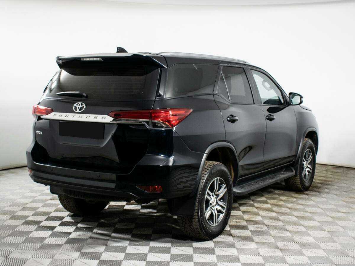 Купить Toyota Fortuner с пробегом. Фото: #3