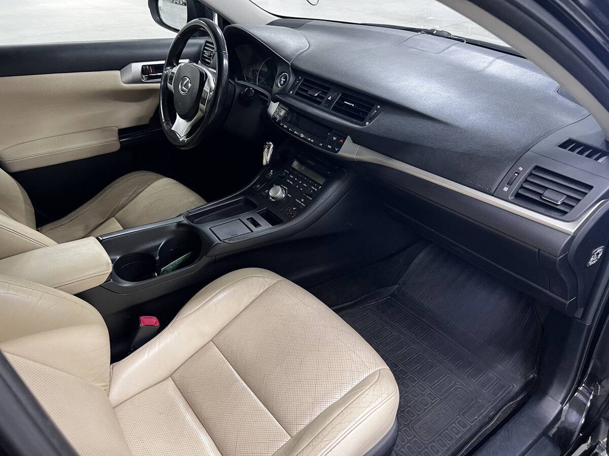 Купить Lexus CT с пробегом. Фото: #10