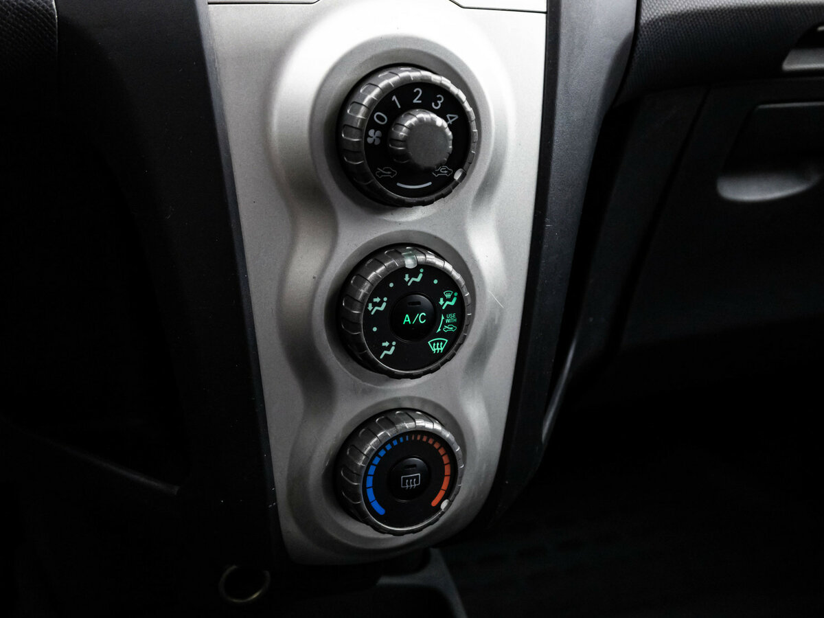 Купить Toyota Yaris с пробегом. Фото: #12