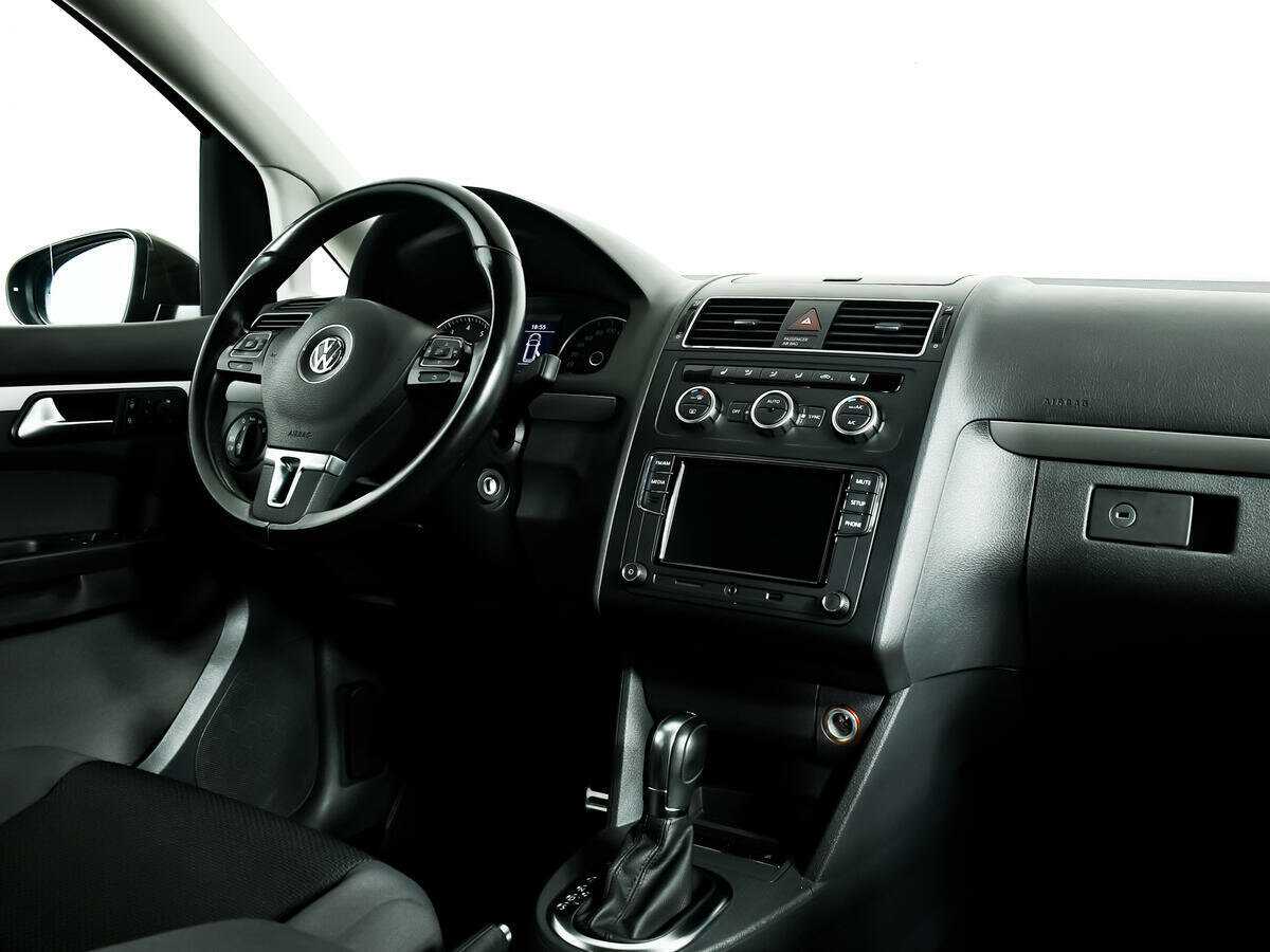 Купить Volkswagen Touran с пробегом. Фото: #8