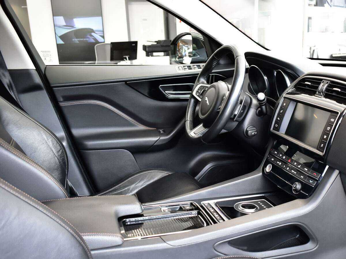 Купить Jaguar F-Pace с пробегом. Фото: #6