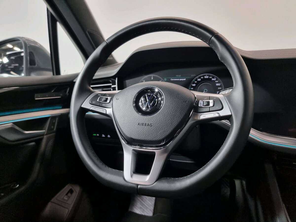 Купить Volkswagen Touareg с пробегом. Фото: #17