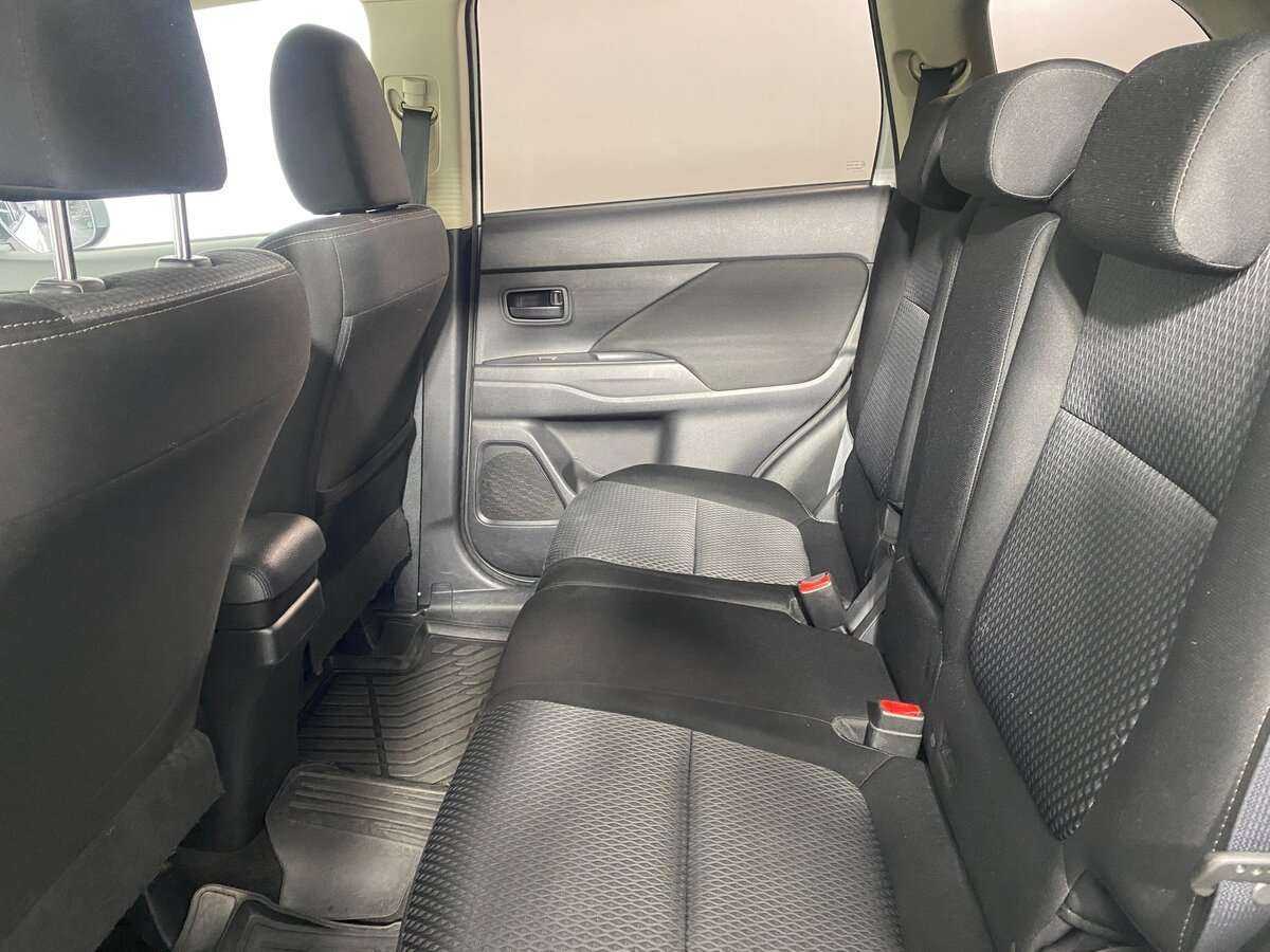 Купить Mitsubishi Outlander с пробегом. Фото: #9