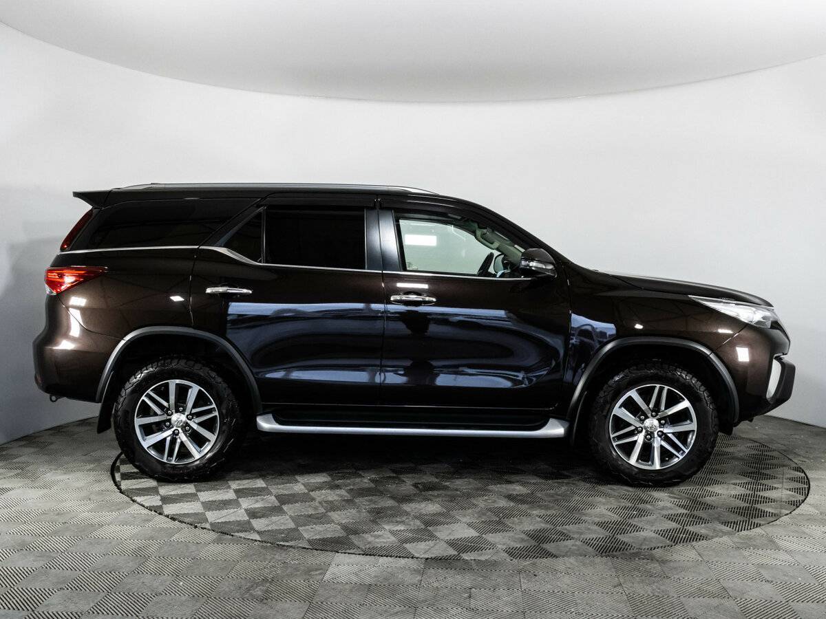 Купить Toyota Fortuner с пробегом. Фото: #4