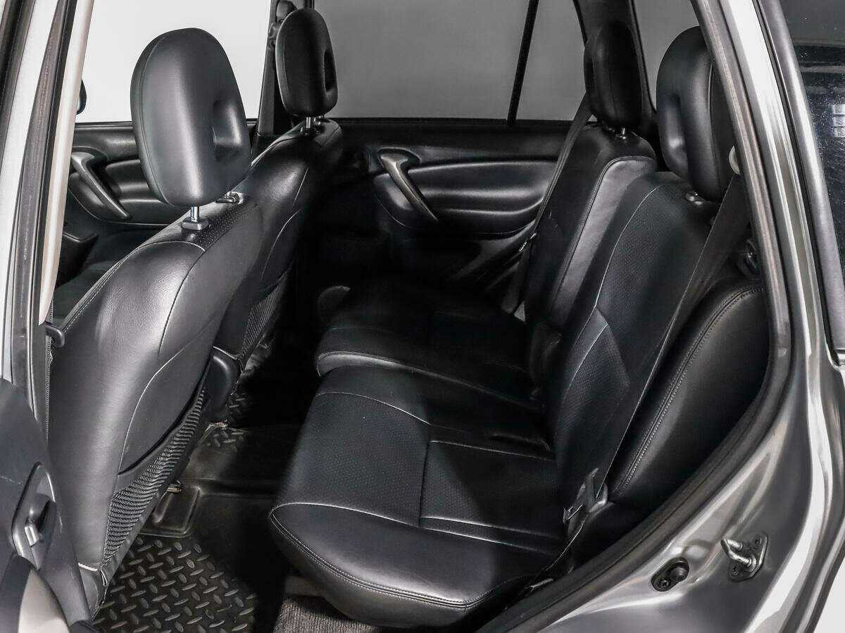 Купить Toyota RAV4 с пробегом. Фото: #9
