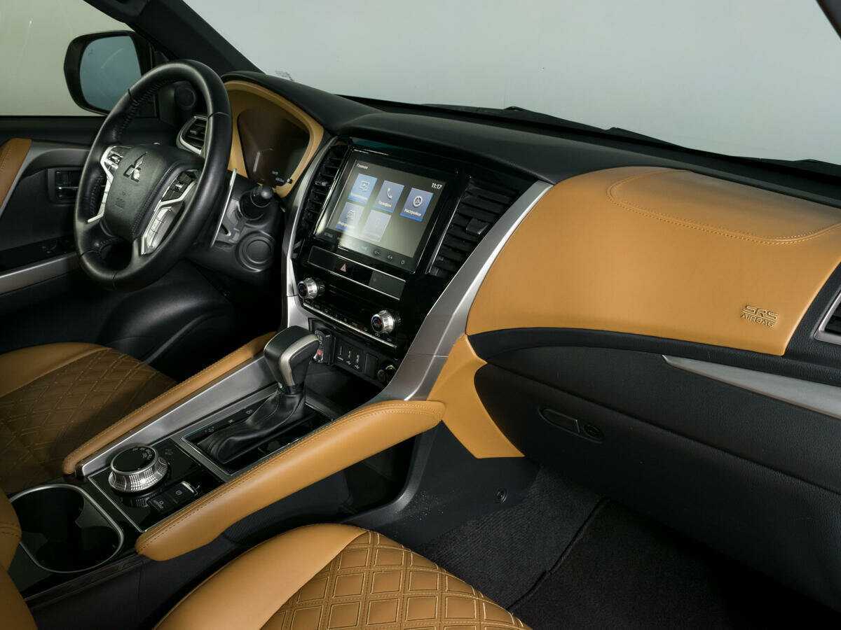 Купить Mitsubishi Montero Sport с пробегом. Фото: #7