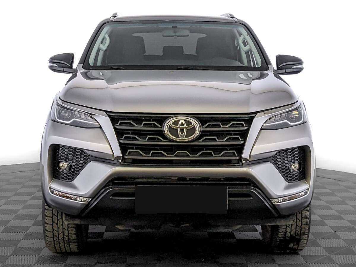 Купить Toyota Fortuner с пробегом. Фото: #1
