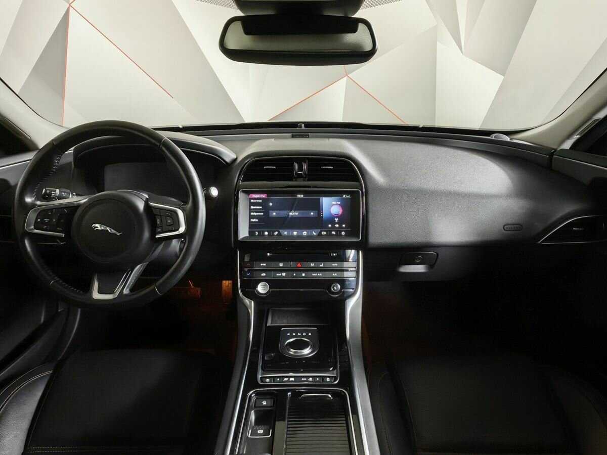 Купить Jaguar XE с пробегом. Фото: #9