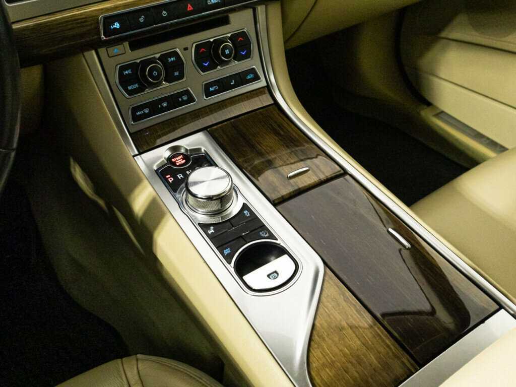 Купить Jaguar XF с пробегом. Фото: #14