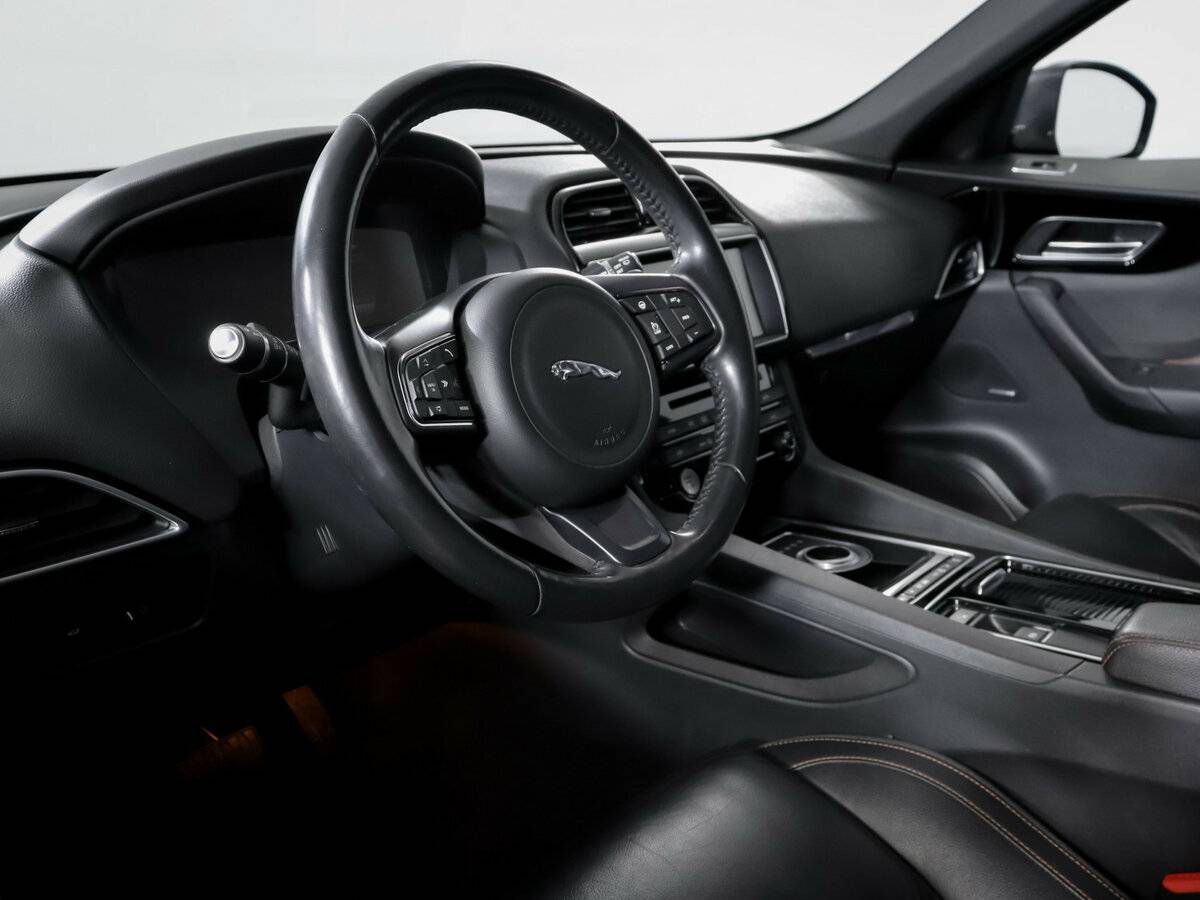 Купить Jaguar F-Pace с пробегом. Фото: #13