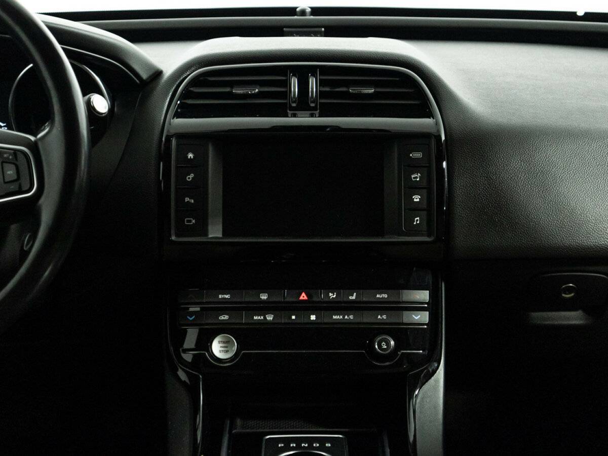 Купить Jaguar XE с пробегом. Фото: #13