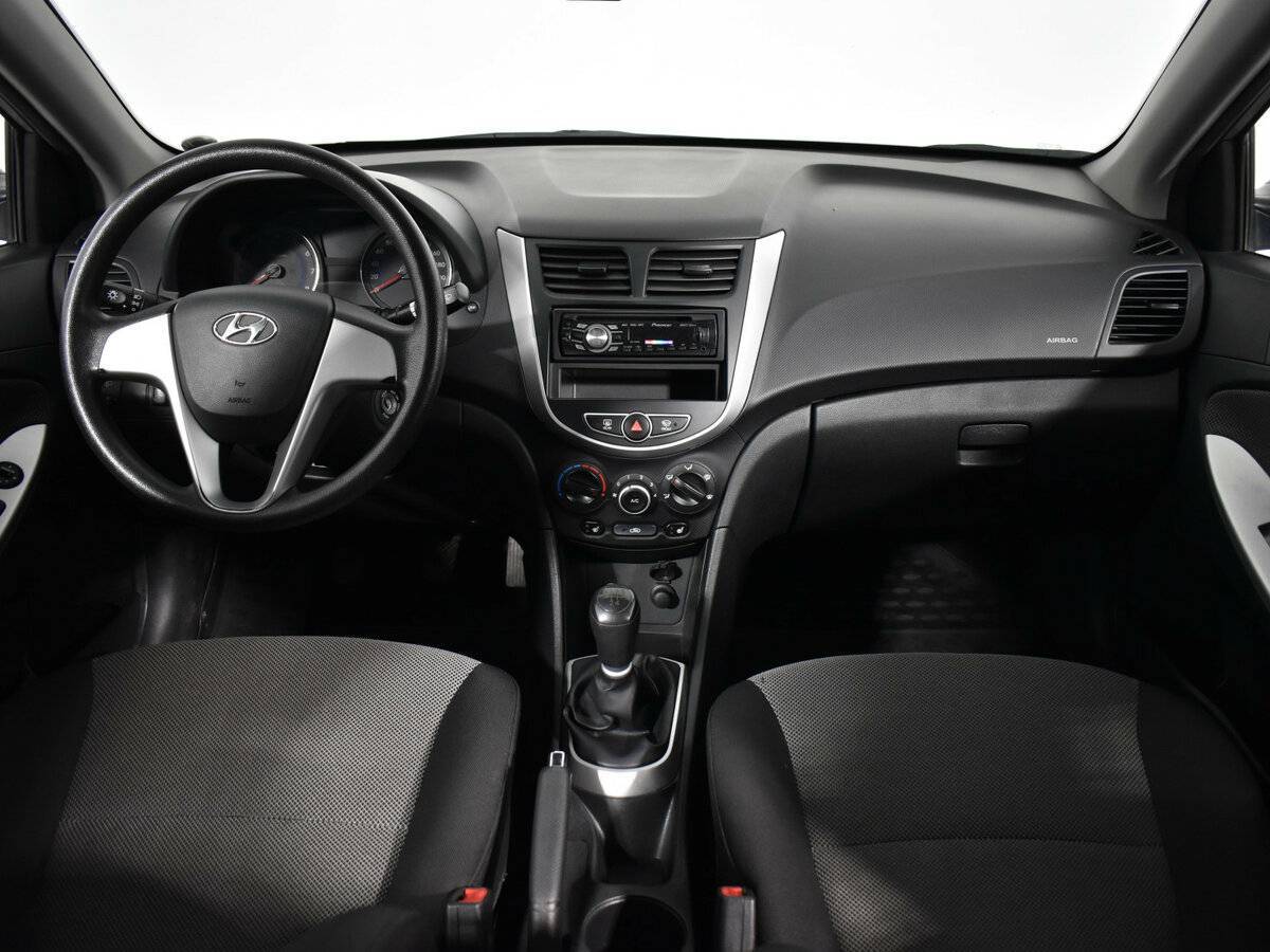 Купить Hyundai Solaris с пробегом. Фото: #10