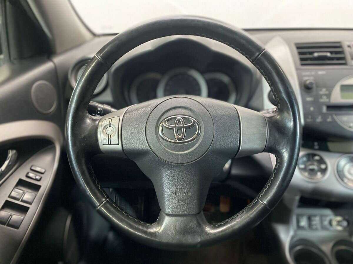 Купить Toyota RAV4 с пробегом. Фото: #12