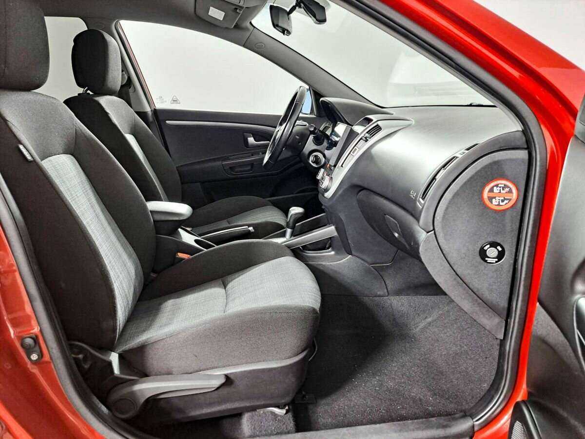 Купить Kia Ceed с пробегом. Фото: #8
