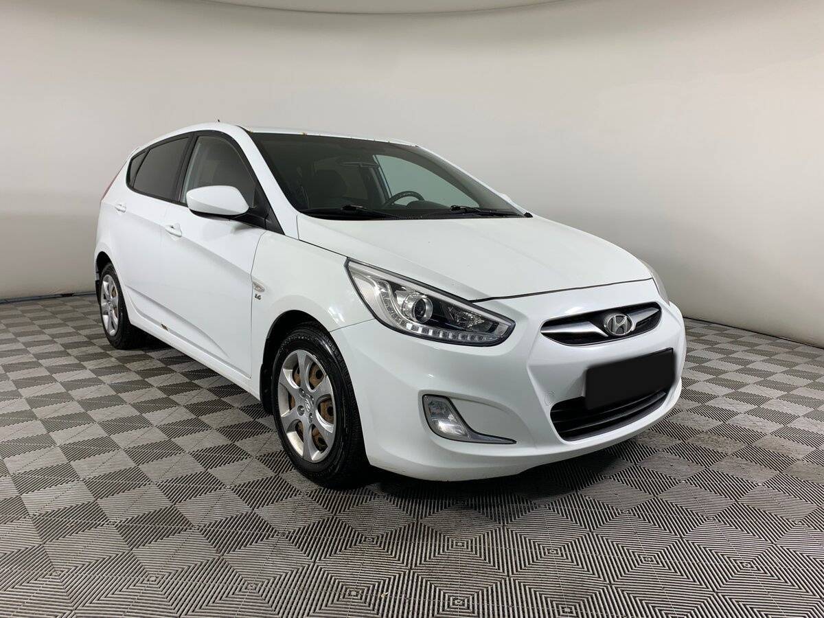 Купить Hyundai Solaris с пробегом. Фото: #2