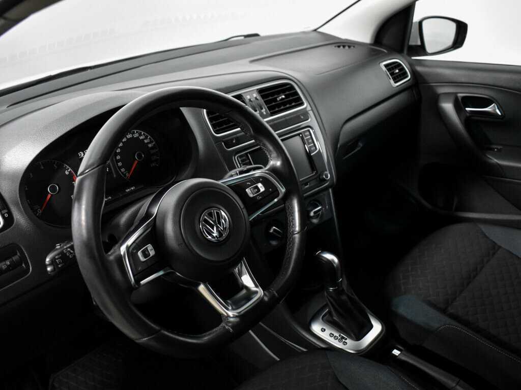 Купить Volkswagen Polo с пробегом. Фото: #8