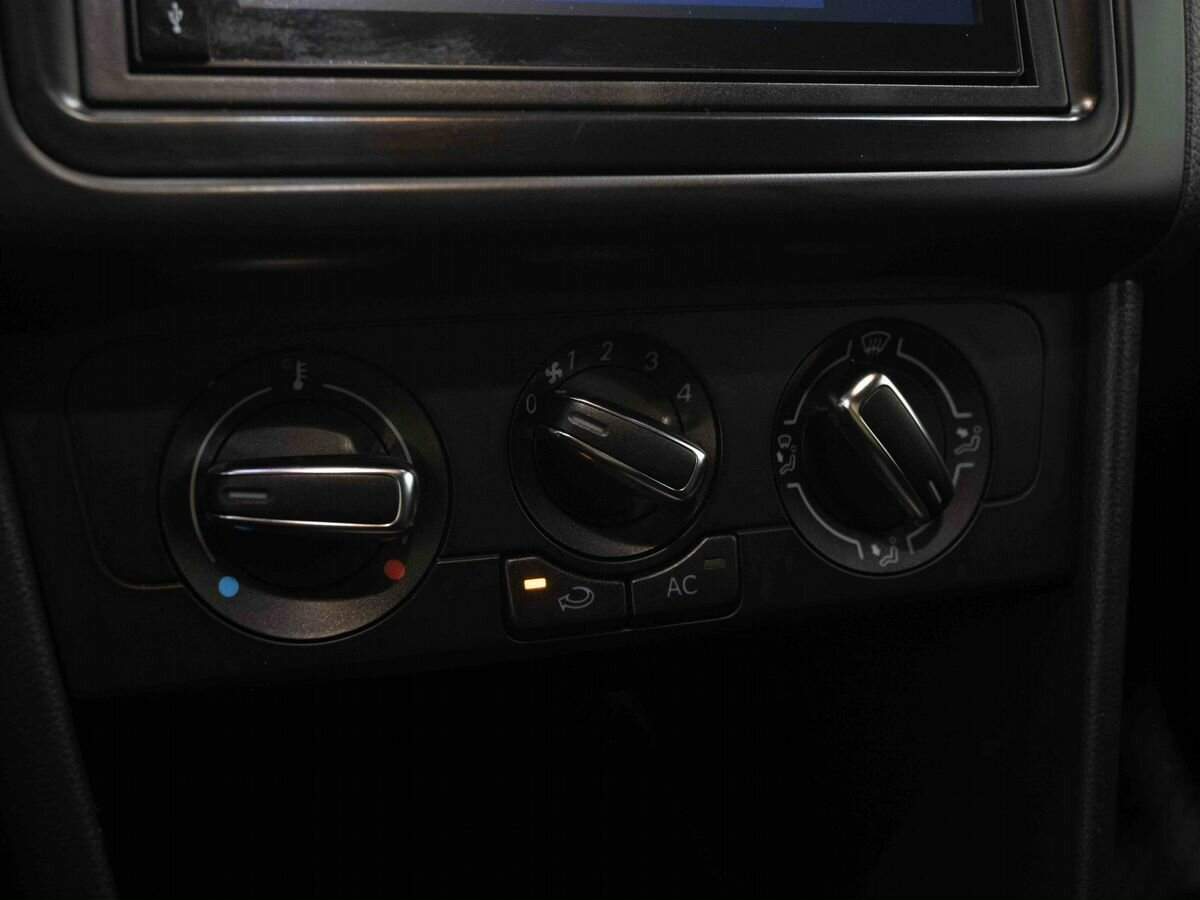Купить Volkswagen Polo с пробегом. Фото: #15