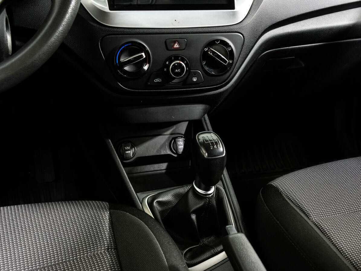 Купить Hyundai Solaris с пробегом. Фото: #11