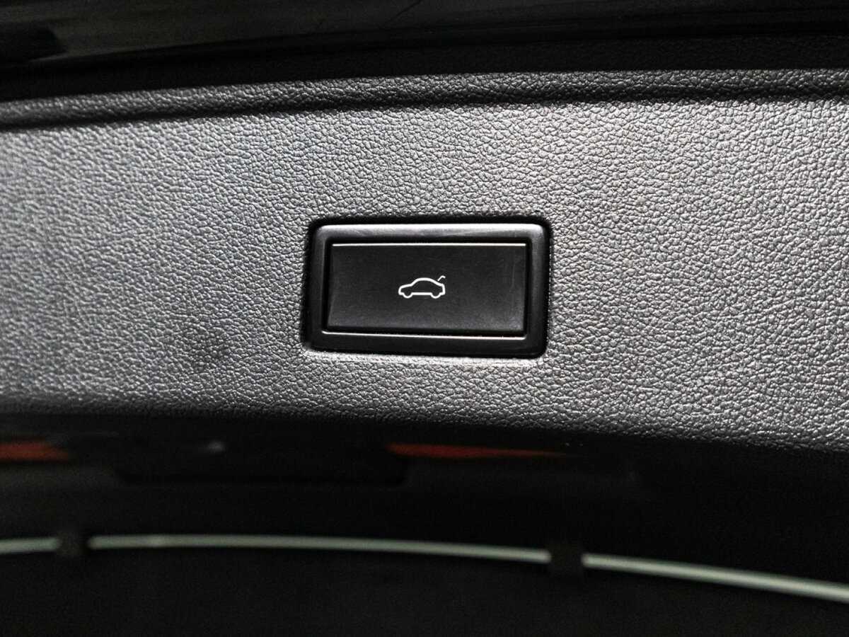 Купить Volkswagen Touareg с пробегом. Фото: #19