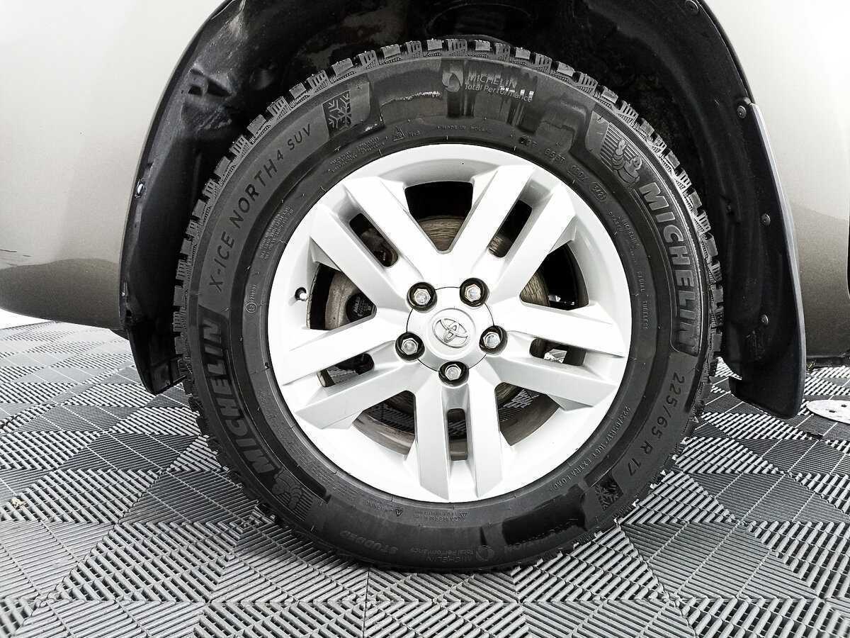 Купить Toyota RAV4 с пробегом. Фото: #15