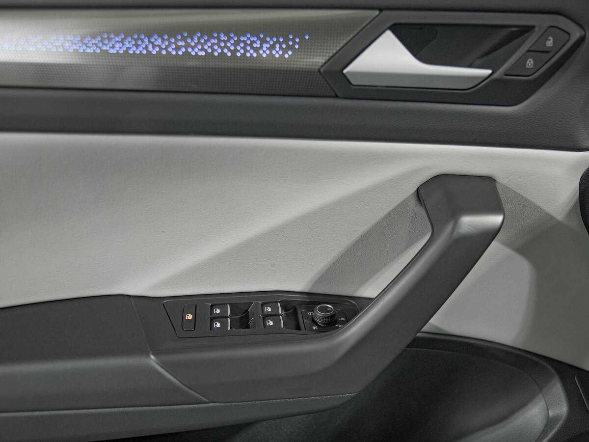 Купить Volkswagen T-Roc с пробегом. Фото: #13