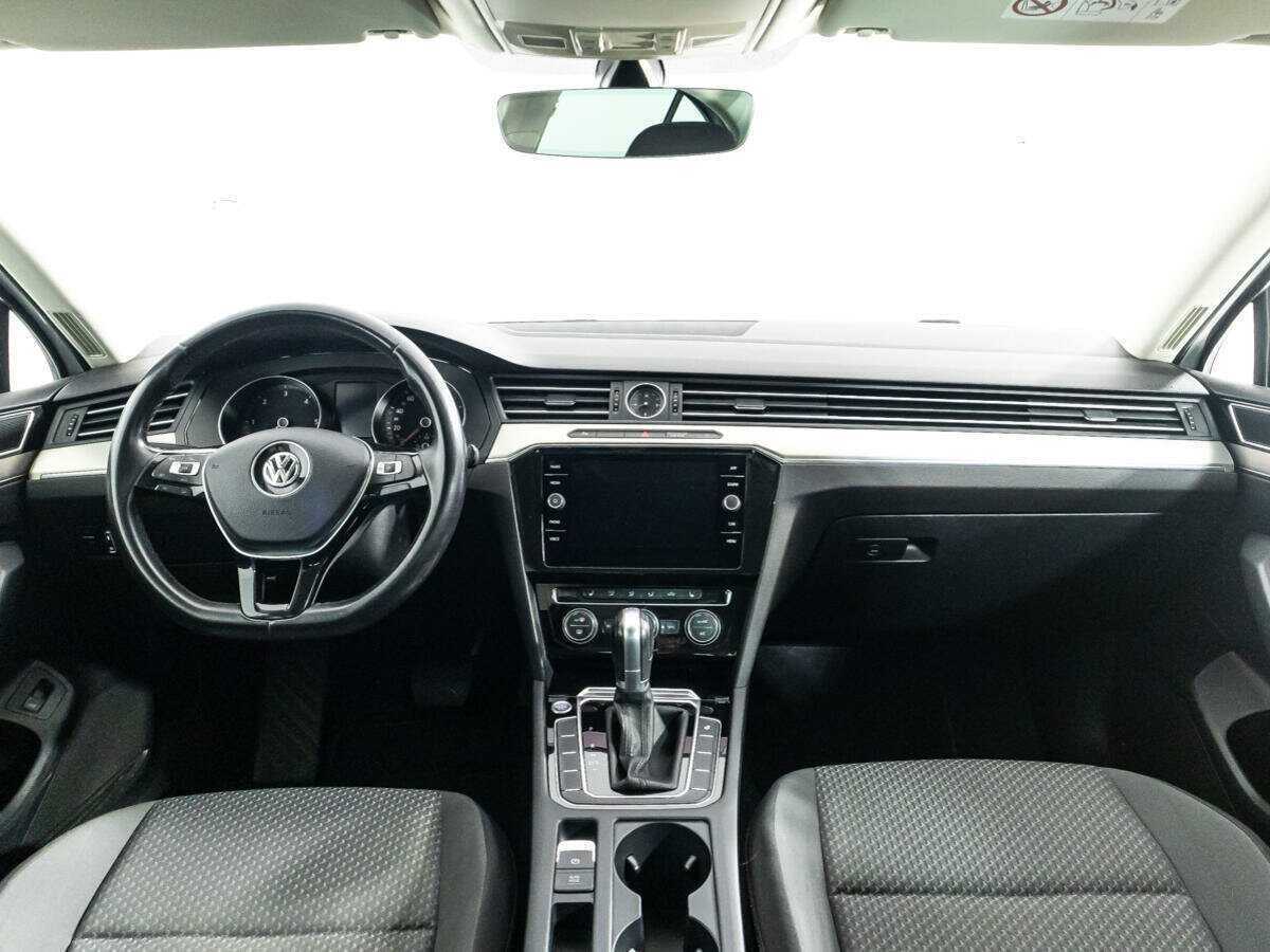 Купить Volkswagen Passat с пробегом. Фото: #12