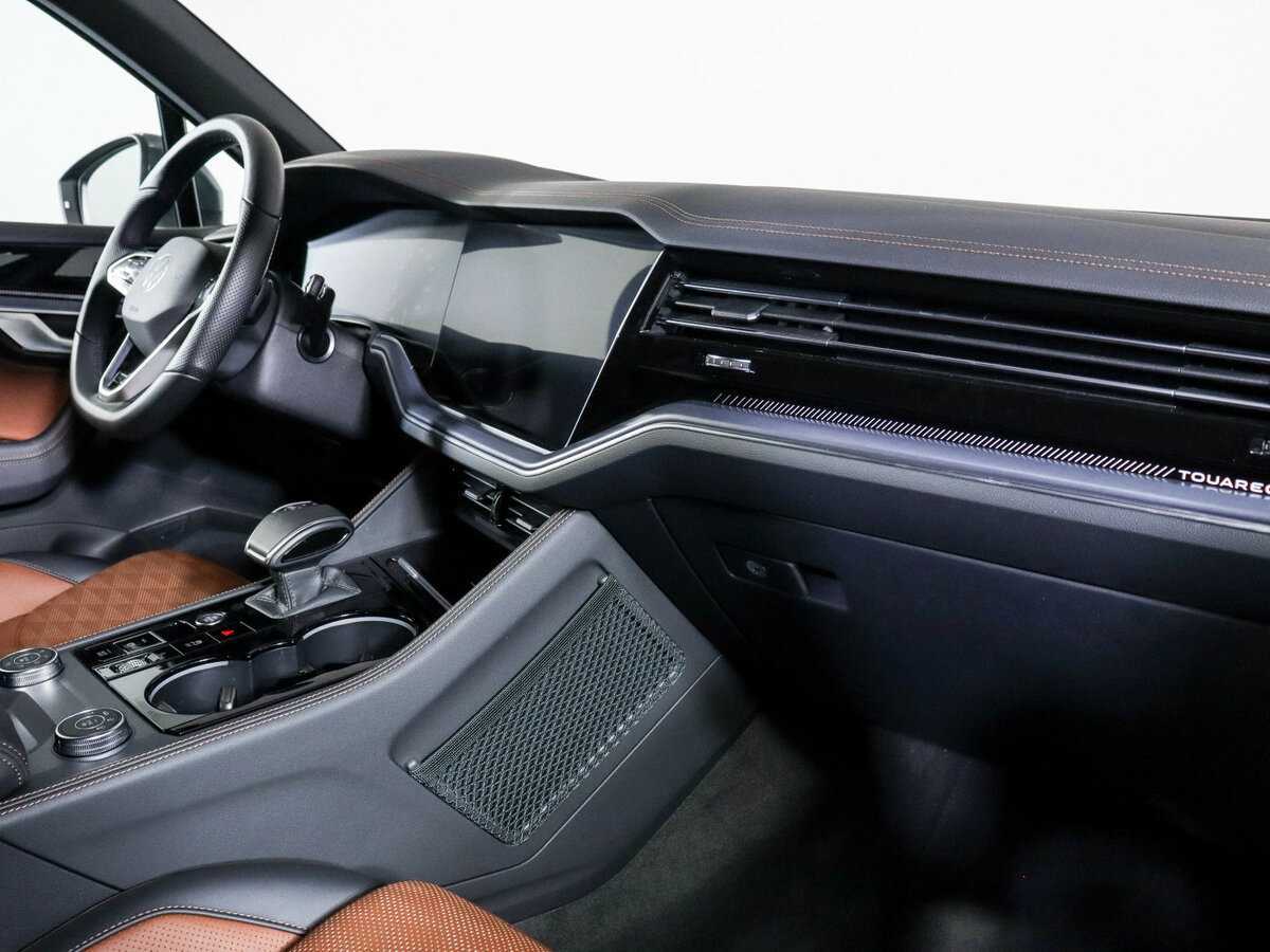 Купить Volkswagen Touareg с пробегом. Фото: #8