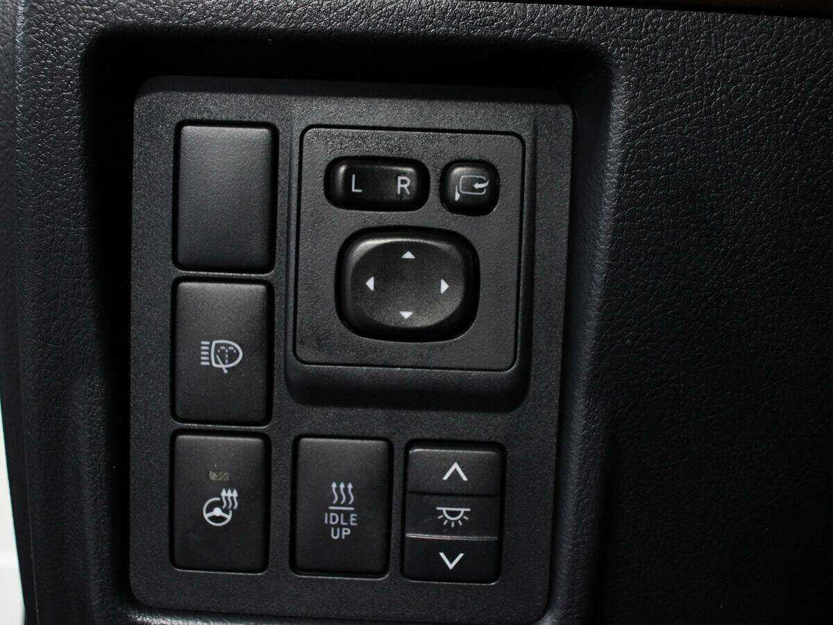 Купить Toyota Land Cruiser Prado с пробегом. Фото: #16