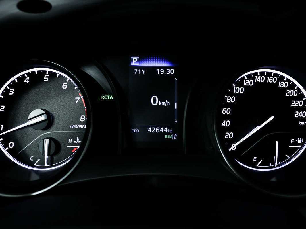 Купить Toyota Camry с пробегом. Фото: #9