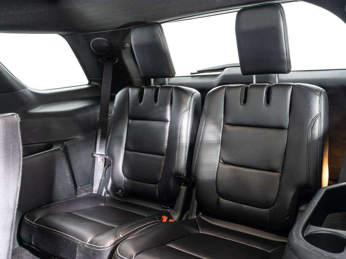 Купить Ford Explorer с пробегом. Фото: #14