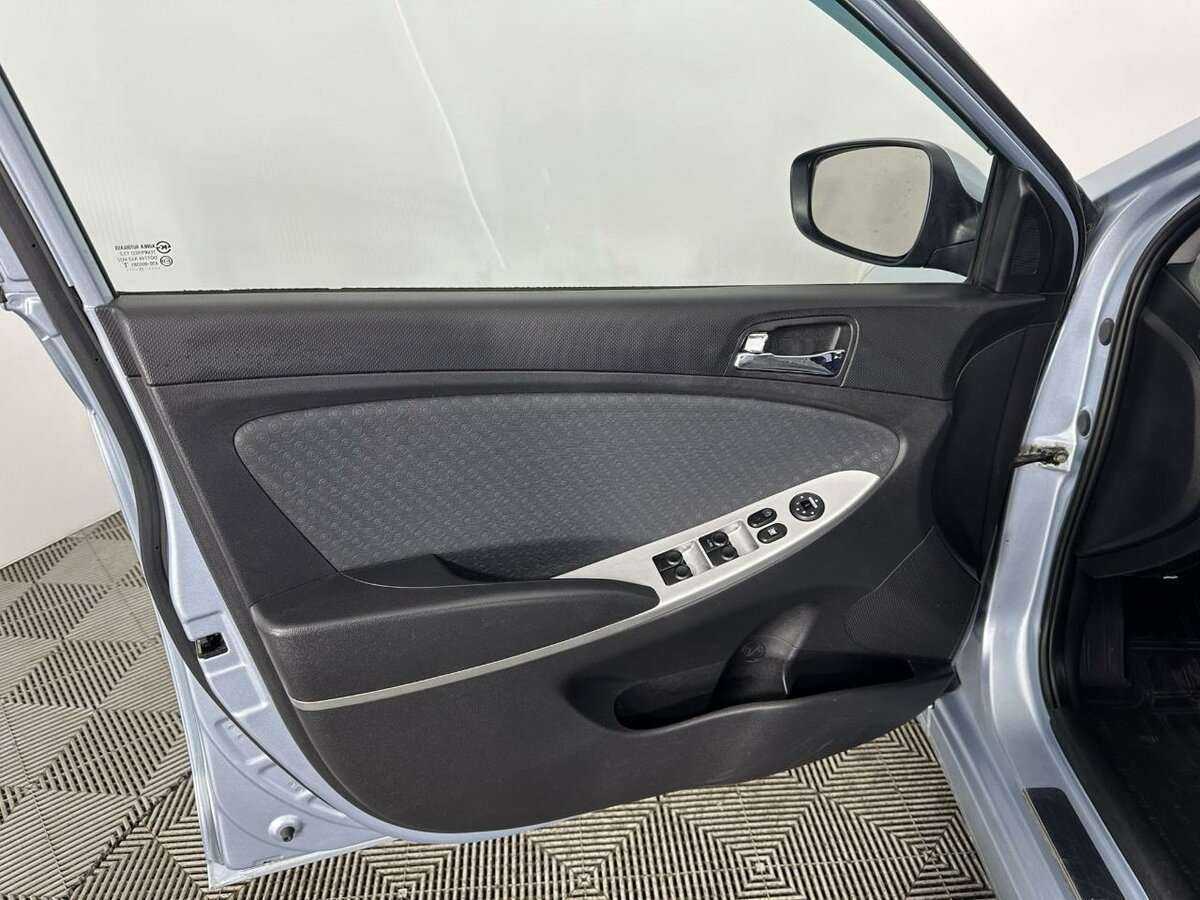 Купить Hyundai Solaris с пробегом. Фото: #7