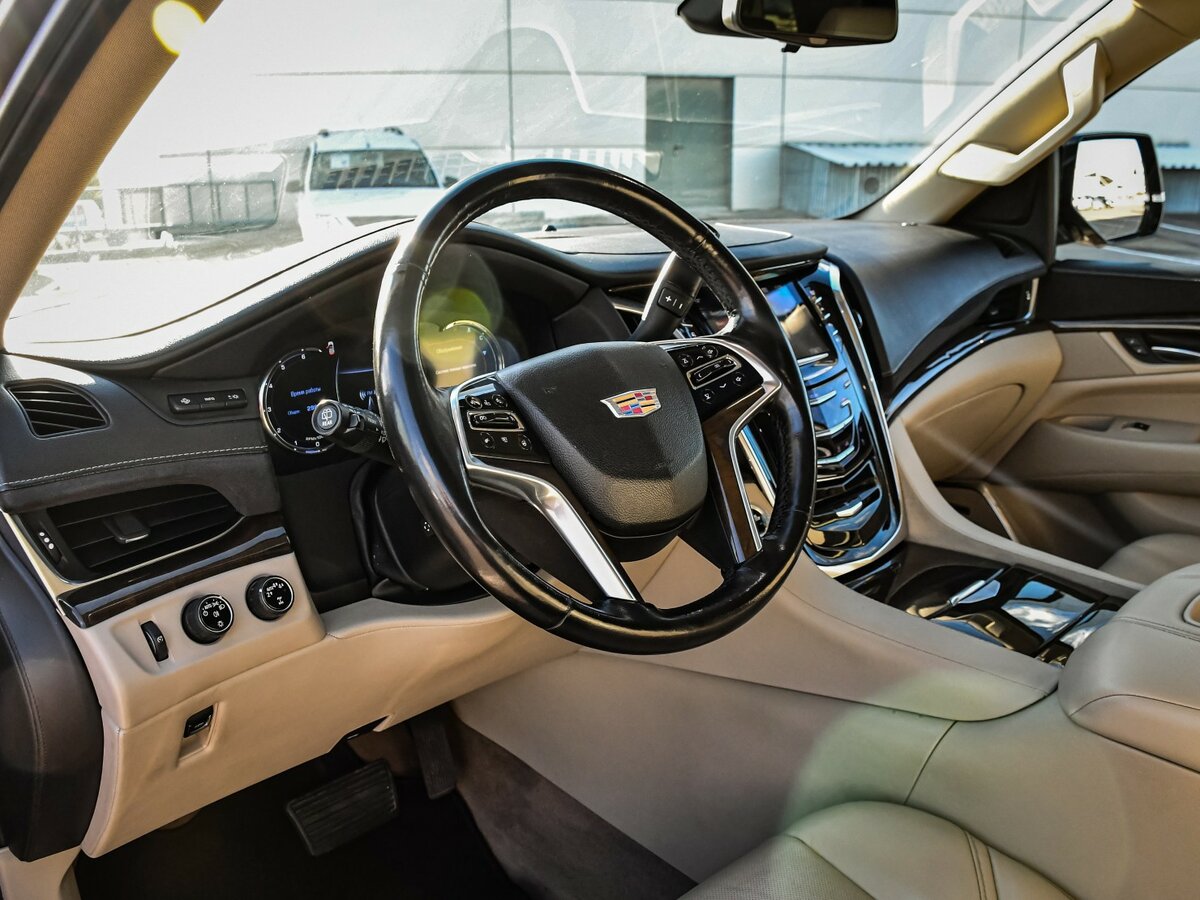Купить Cadillac Escalade с пробегом. Фото: #12