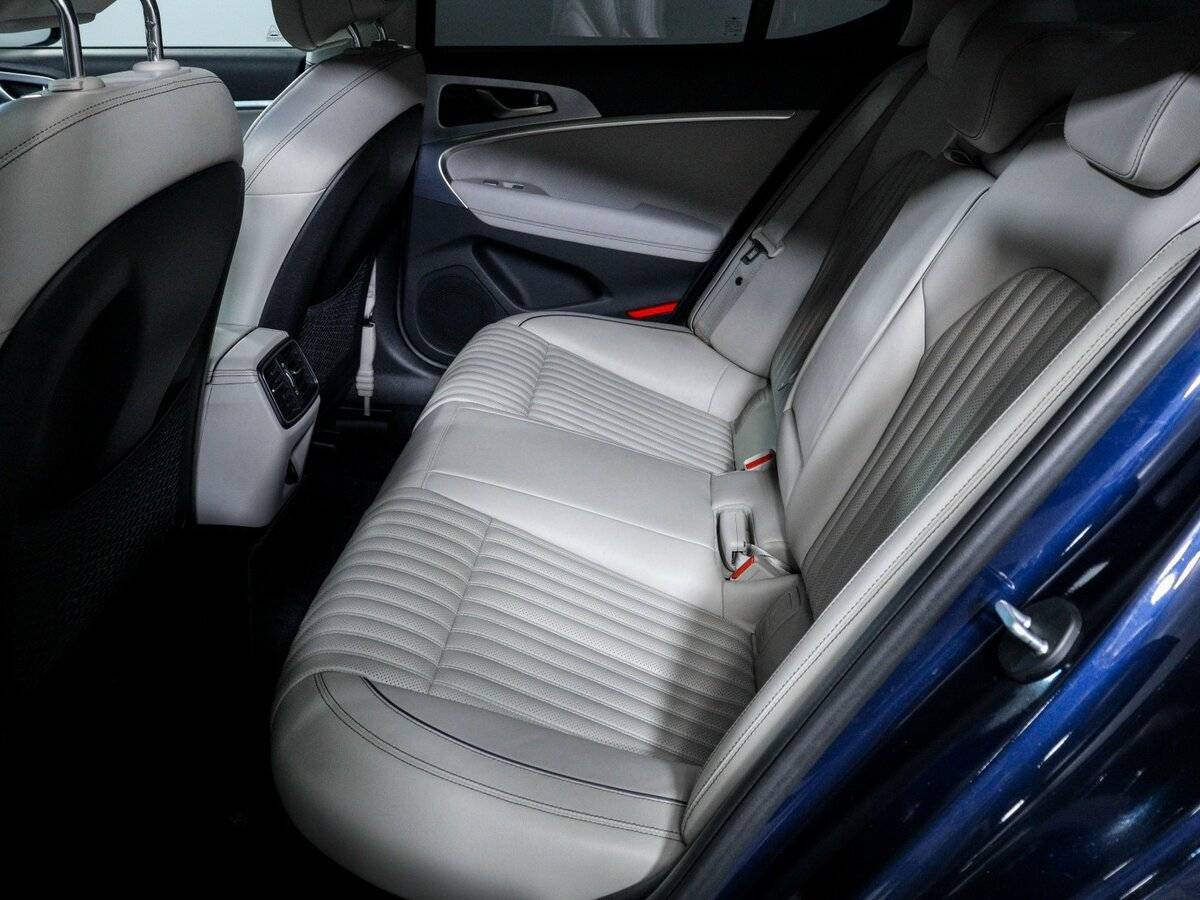 Купить Genesis G70 с пробегом. Фото: #8