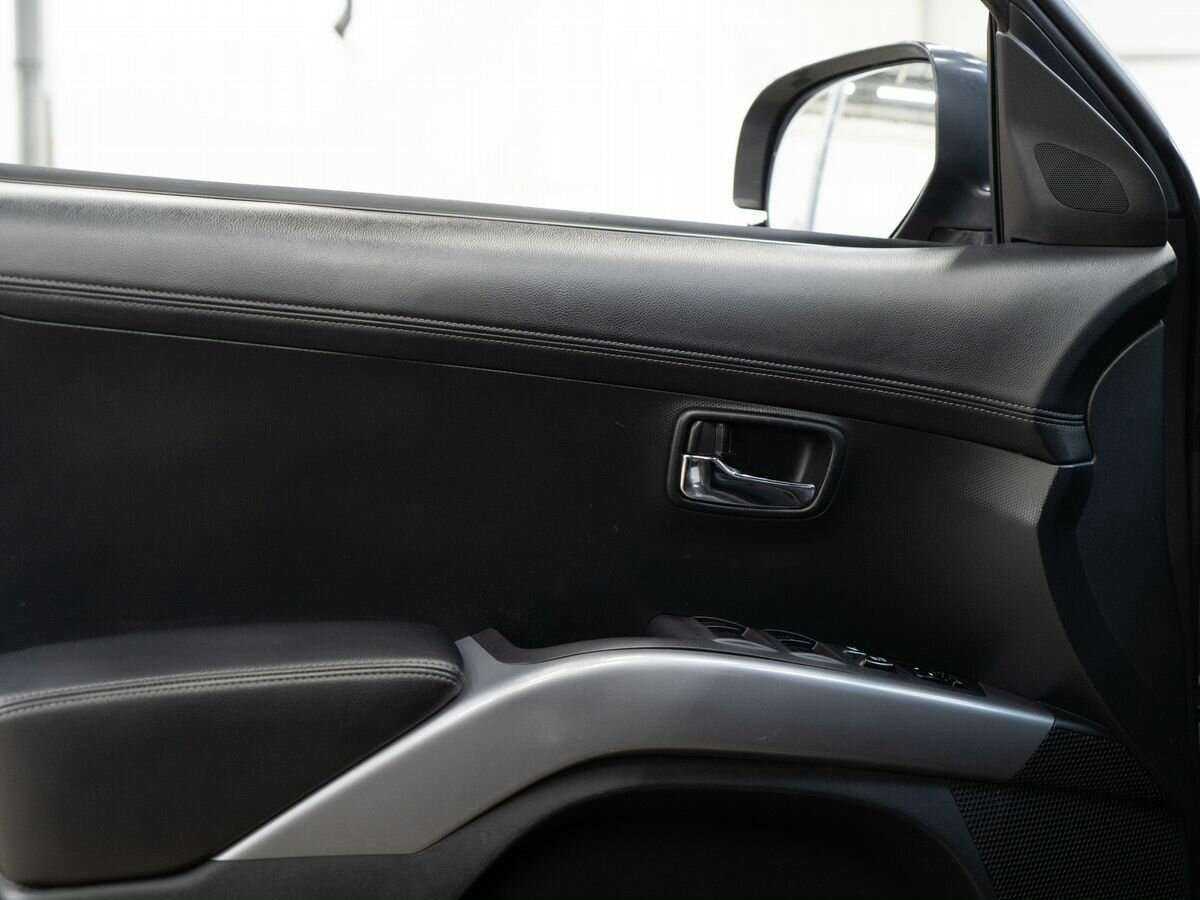 Купить Mitsubishi Outlander с пробегом. Фото: #14
